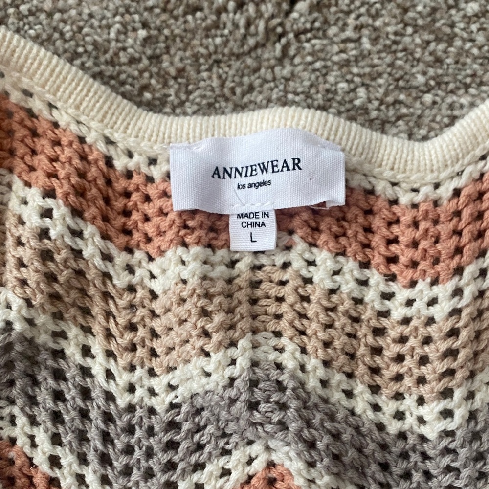 Chevron Knit Button-Down Tank Top - Picture 4 of 5